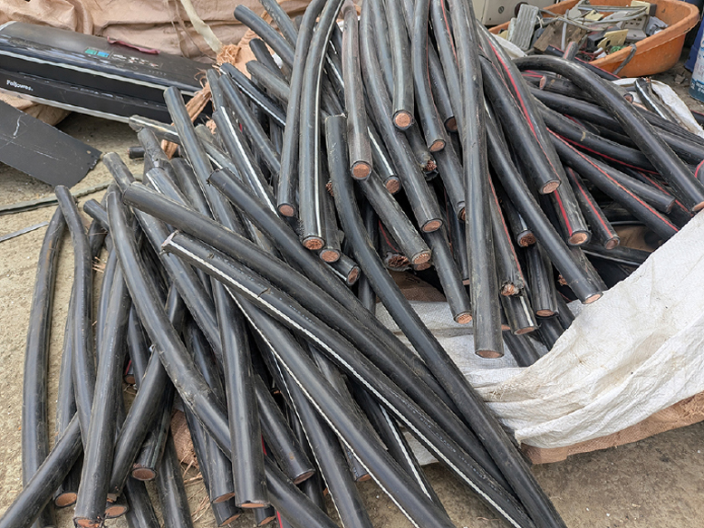 鉄くず・非鉄金属・電線・設備機器・雑品 など